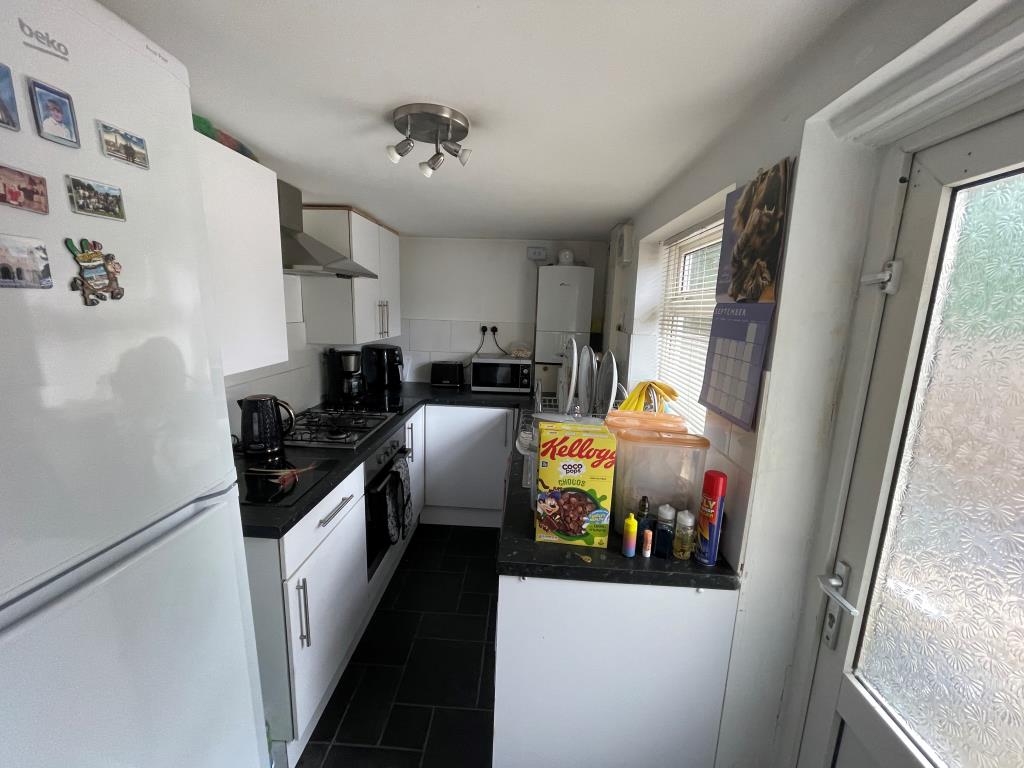Lot: 122 - TWO-BEDROOM SEMI-DETACHED HOUSE FOR INVESTMENT -